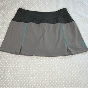Reebok grey tennis skirt with teal accents